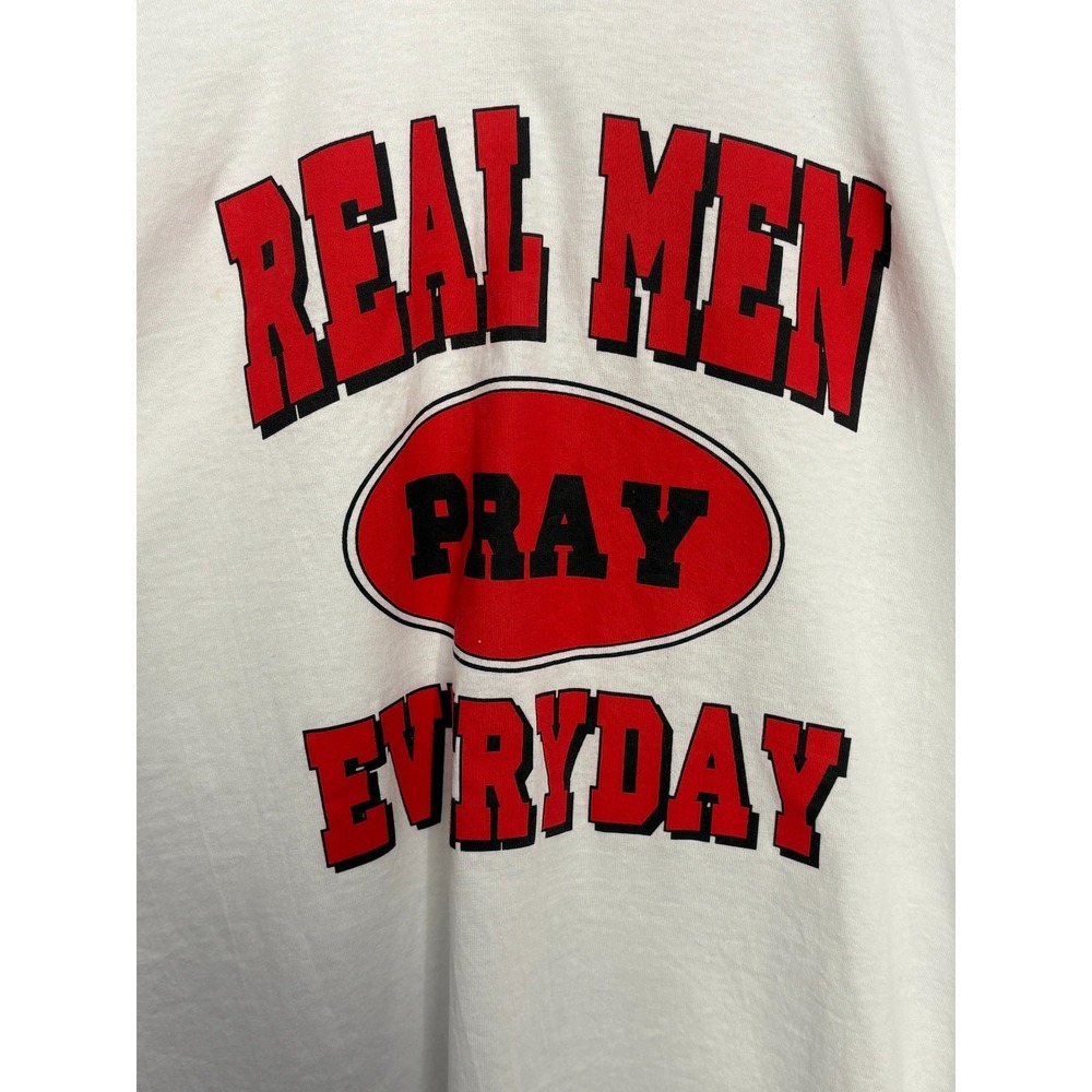 Real Men Pray Everyday Lettering Shirt Mens White 2XL Fruit Loom Jesus Religious